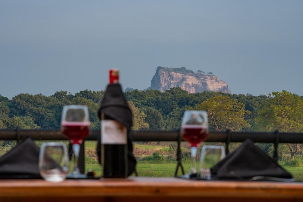 Ceylon Breeze Sigiriya Otel Dış mekan fotoğraf